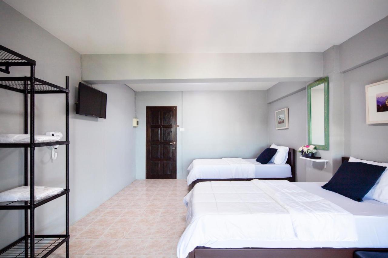 Penyos Suite Bangkok Luaran gambar
