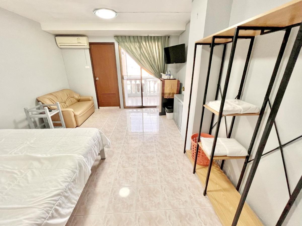 Penyos Suite Bangkok Luaran gambar