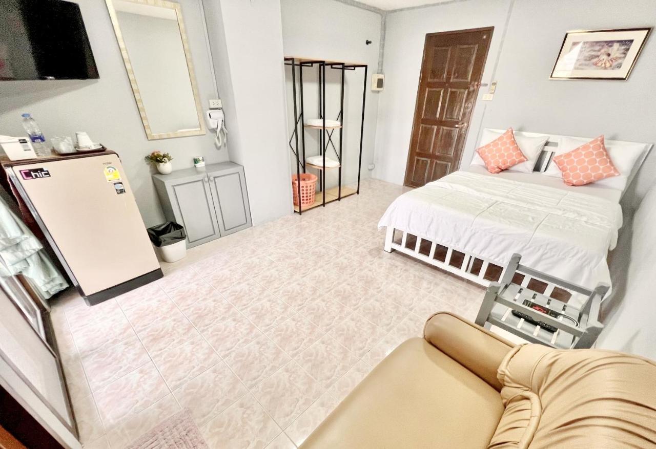 Penyos Suite Bangkok Luaran gambar