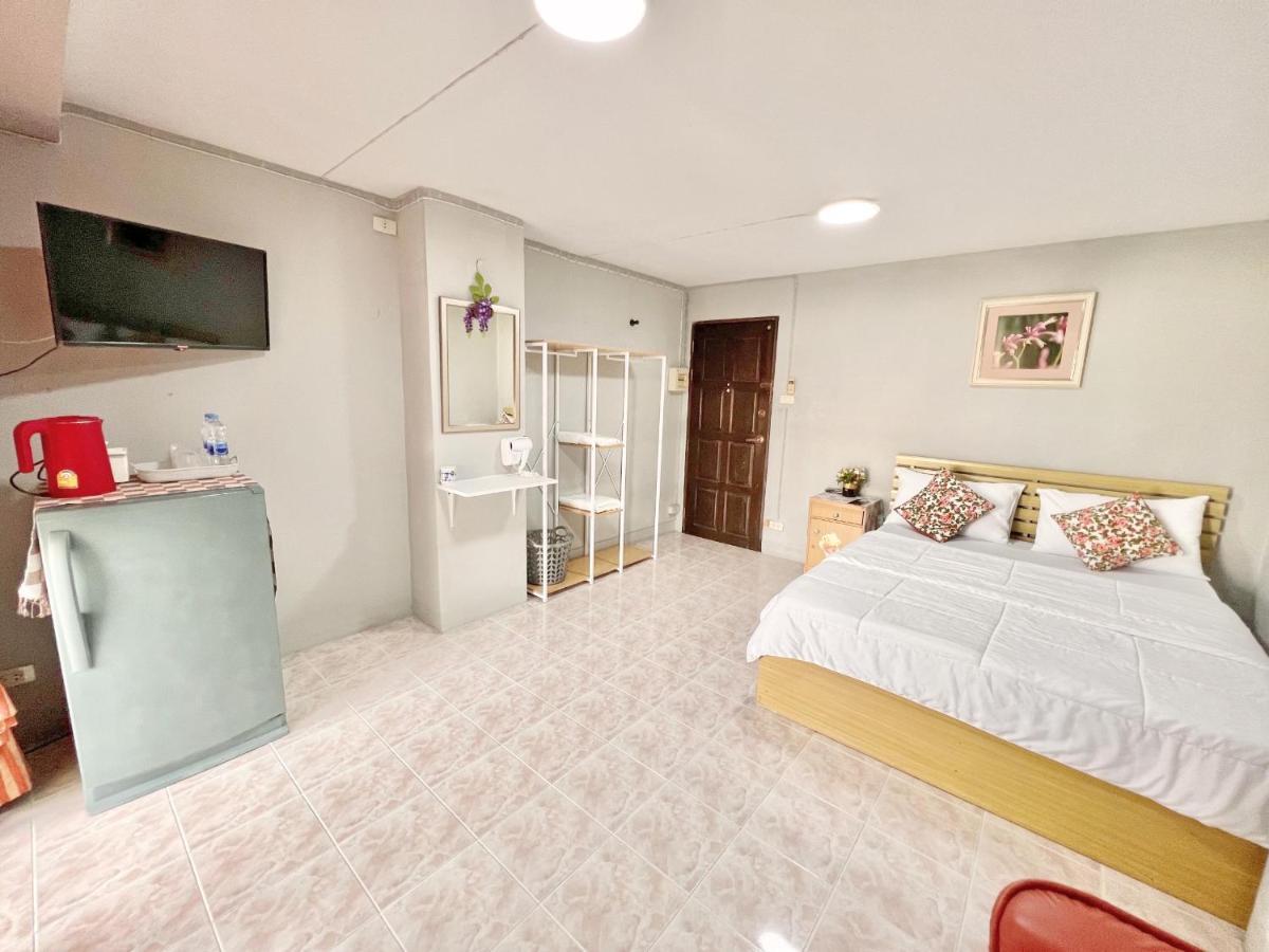 Penyos Suite Bangkok Luaran gambar