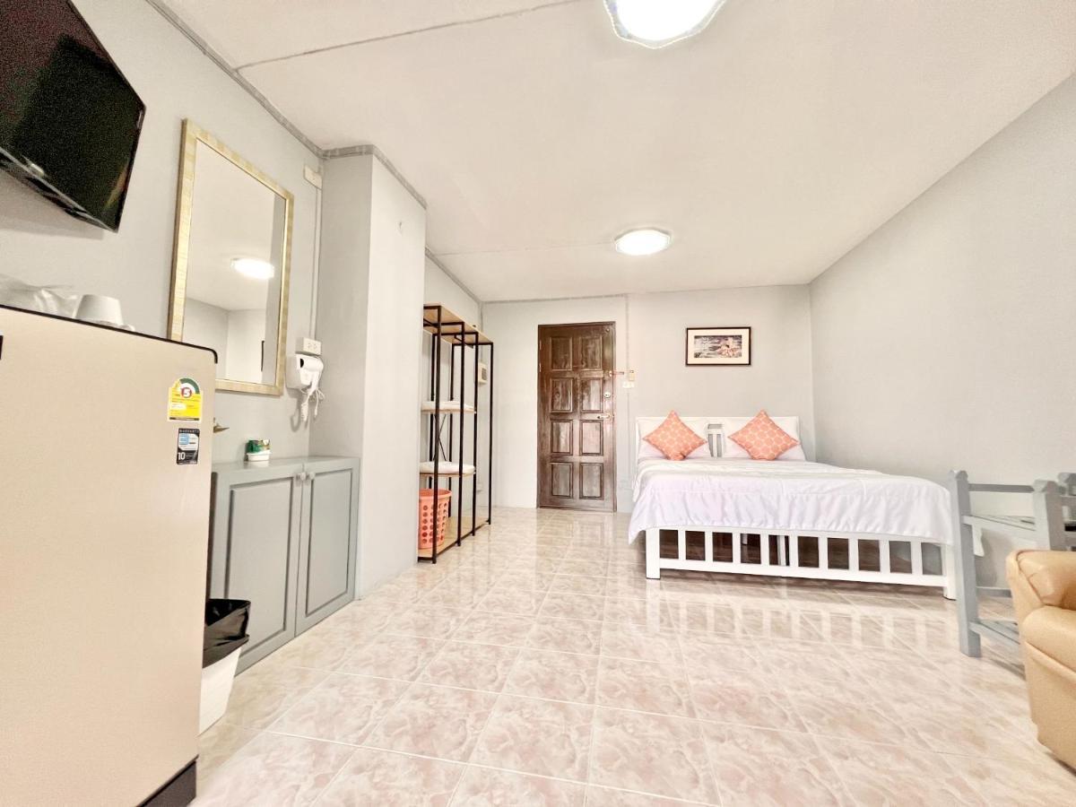 Penyos Suite Bangkok Luaran gambar