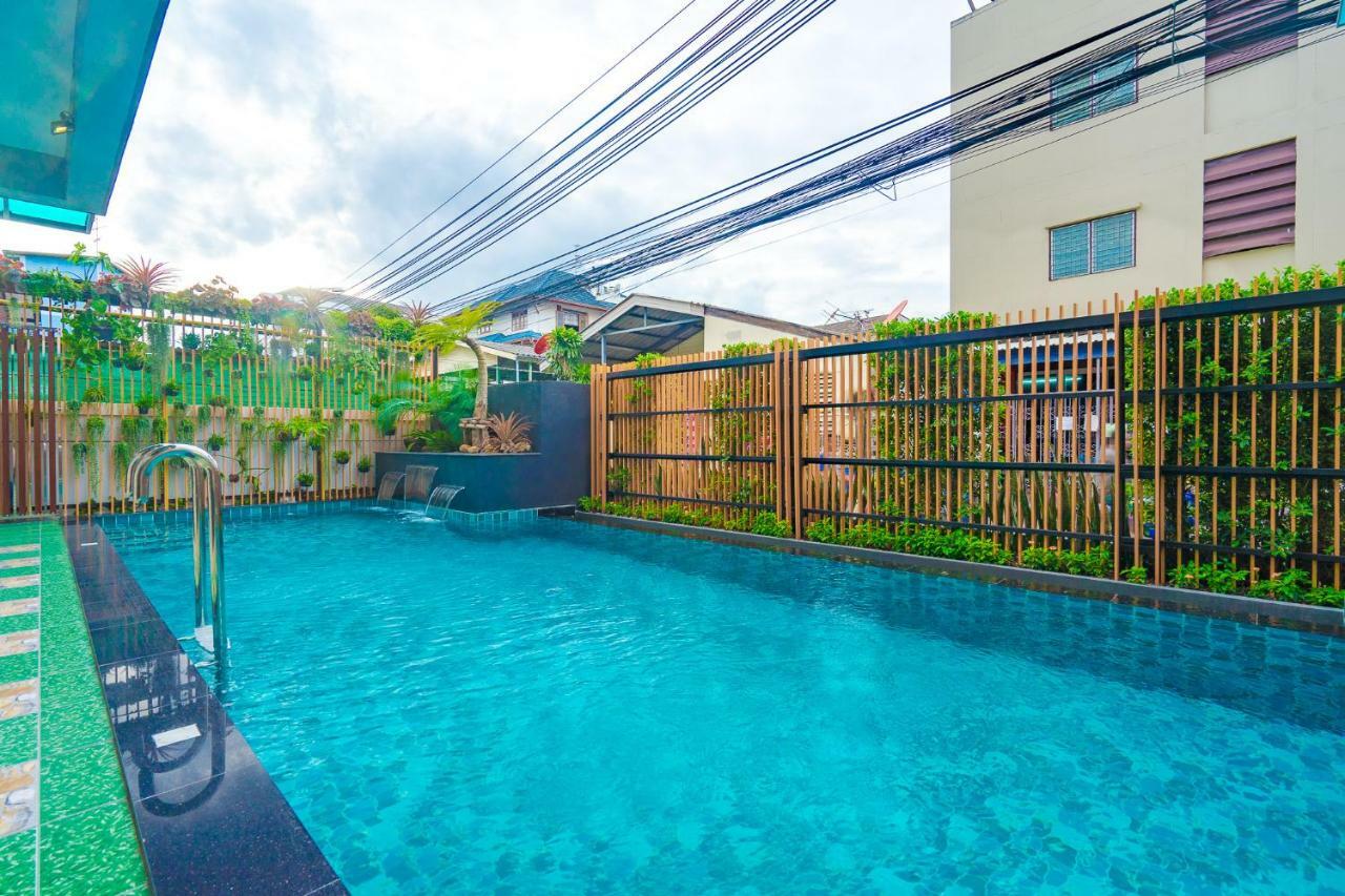 Penyos Suite Bangkok Luaran gambar