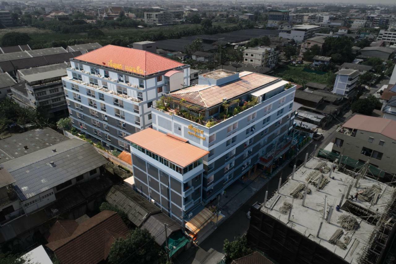 Penyos Suite Bangkok Luaran gambar
