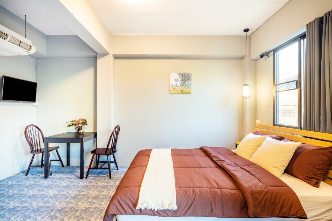 Penyos Suite Bangkok Luaran gambar